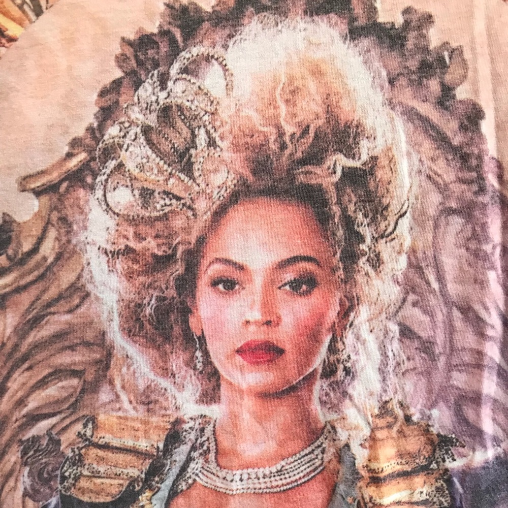 BEYONCE OFFICIAL GRAPHIC TEE